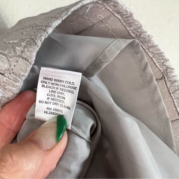 Hinge silver lined skirt 💗 EUC 💗 XS - Picture 3 of 7